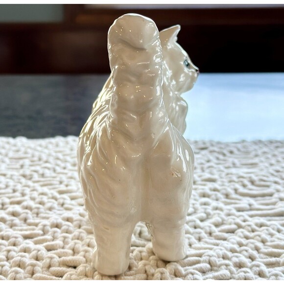 Retired White Persian Cat Figurine Teal Eyes Royal Doulton England #1898 Stand - Picture 4 of 8